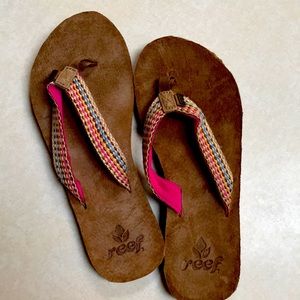NWOT Reef size 7 woven flip flops